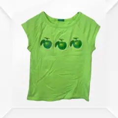 2981☆BENETTONベネトン　キッズ　リンゴ柄フレンチスリーブTシャツのサムネイル
