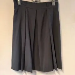 オフィスカジュアル　グレー プリーツスカート ミディ丈　ザスーツカンパニー