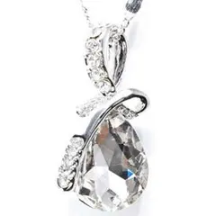 【期間限定で半額に設定中！】ティアドロップ型ペンダント付ネックレス