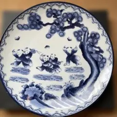 鍋島焼　青白磁 子供と松の木の皿 直径25cmのサムネイル