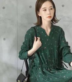 ドットフラワーVネックワンピース　アーバンリサーチロッソ　グリーン　FREE