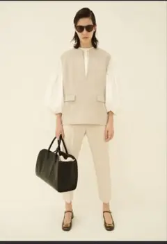 Mila Owen キーネックコクーン　ベストのサムネイル