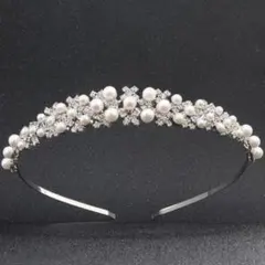 ブライダルカチューシャ パール 花嫁 結婚式 ２次会 ティアラ 高級感