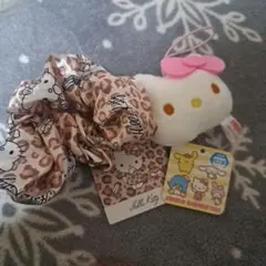 ハローキティシュシュヘアゴムレオパードヒョウ柄　フェイスマスコット付き