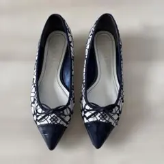 Diana ネイビー/ホワイト レースパンプス