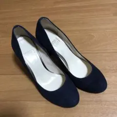 ナチュラルビューティー★スエード調パンプス　22.５cm 紺色のサムネイル