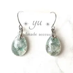 レジンピアス　小ぶり　揺れるピアス　天然石アパタイト　大人可愛い　イヤリング