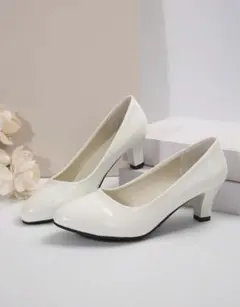ホワイト 合成皮革 パンプス 5.6cmヒール