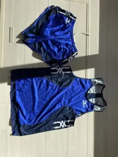 スポーツ用タンクトップとショートパンツセット