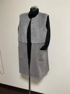 グレーのファー切替ベスト