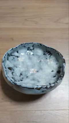 菓子鉢　盛鉢　花柄の陶器