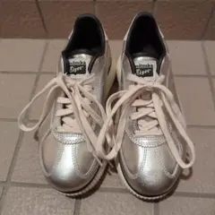 オニツカタイガー　delecity　22.5cm