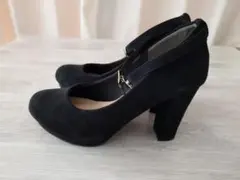 ブラック スエード アンクルストラップ パンプス