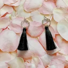 ピアス　タッセル　黒