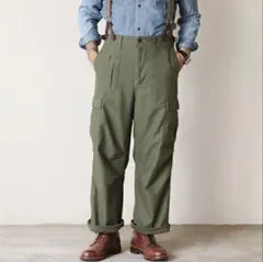miu miu カーゴパンツ カーキ - メルカリ