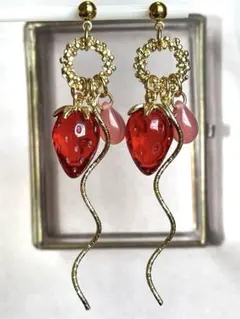 チェコビーズドロップと透明赤苺ピアスイヤリング　344