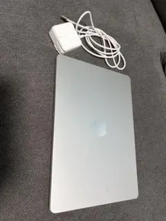 ［MacBook Air M2 13インチ　256GB スターライト］