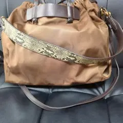 ブラウンナイロンショルダーバッグヘビ柄