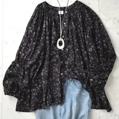 美品＊DOORS アーバンリサーチドアーズ コットンアラベスクギャザーブラウスのサムネイル