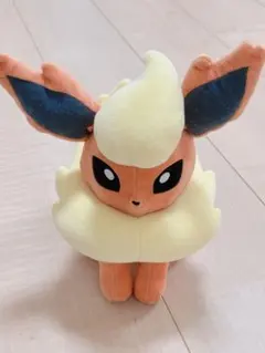 ポケモンセンター ビクティニ ぬいぐるみ ポケモンキャンバス - メルカリ