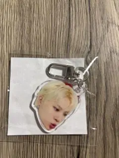 treasure 顔アクキー　ジョンファン　カプセル