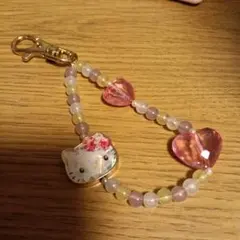ハローキティハート型ビーズのストラップ