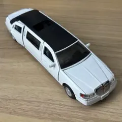 KinSMART（キンスマート）　リンカーン・タウンカー・ストレッチリムジンのサムネイル