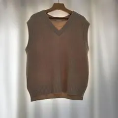 ベージュ Vネック ニットベスト