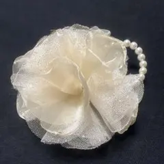 アイボリー 花モチーフ コサージュ ブローチ