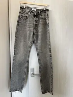 新品未使用　ZARA TRF LOW-RISE デニムパンツ　ジーンズ 　グレーのサムネイル