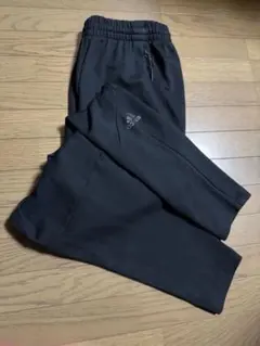 adidas ブラック パンツ　ジャージ