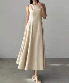 Louere　バックオープンノースリーブフレアワンピース