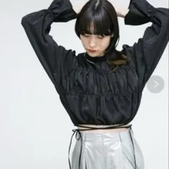 KBF クロップドドロストブラウス　ブラック 長袖