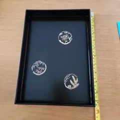 漆器風 黒いプラスチックトレイ 金色模様