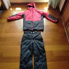 子供用スキーウェア 赤と黒 ジャケット・パンツセット　１５０センチ