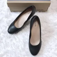 新品⭕️Clarks 黒 パンプス ブラックレザー　フォーマル　ヒール　21.5