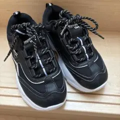 NUOVO Girl ブラック スニーカー　21センチ