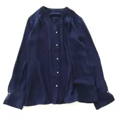 美品 green label relaxing パール調ボタン Vネックブラウス