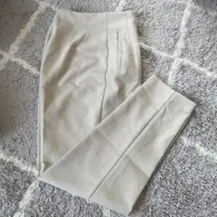 ZARA ベージュ テーパード スラックス