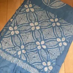 青い幾何学模様の帯