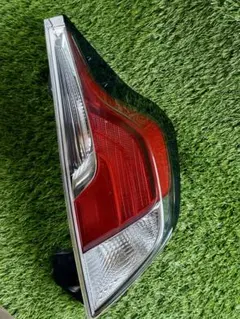 トヨタ アクア NHP10 前期 純正 右テールランプ 運転席側 STANLEY