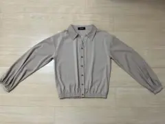 ENVYM 〔アンビー〕　シャツブラウス　ベージュ 長袖　ショート丈のサムネイル