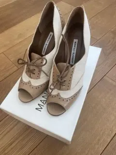 MANOLO BLAHNIK アンクルストラップ パンプス ベージュ 36 - メルカリ
