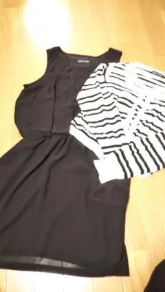 肩透けるデザインワンピ& ボーダーカーディガン