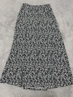 花柄ロングスカート 黒と白