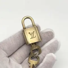 ルイヴィトン Louis Vuitton 南京錠 パドロック カデナ キー 小物のサムネイル