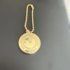 COACH メダル型 チャーム ゴールド