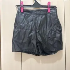 ブラック 合成皮革 ショートパンツ Mサイズ shein