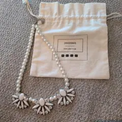 プラステ　パールと花モチーフのネックレス