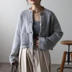 Bonjour Saganゴールドボタンツイード風ニットカーディガンライトグレー